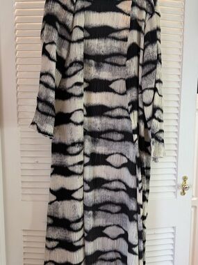 Black & White Abstract Pattern Ribbed Maxi kimono